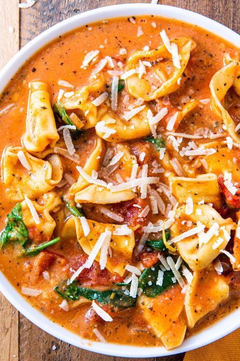 Creamy Tortellini Soup, Tomato Soup Recipes, Tortellini Soup, Soup And Sandwich, Tomato Soup, Delicious Soup, Tortellini, Stew Recipes, Yummy In My Tummy