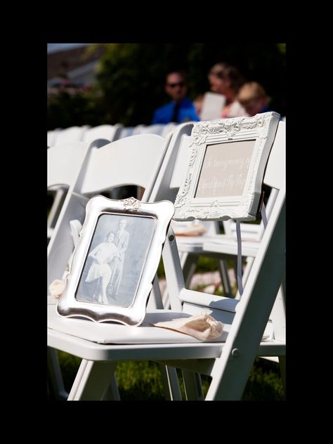 Empty chair for a lost loved one Memory Chair, Memorial Table, Wedding Display, Bouquet Charms, When I Get Married, Marrying My Best Friend, Future Mrs, Cute Wedding Ideas, Fame Dr