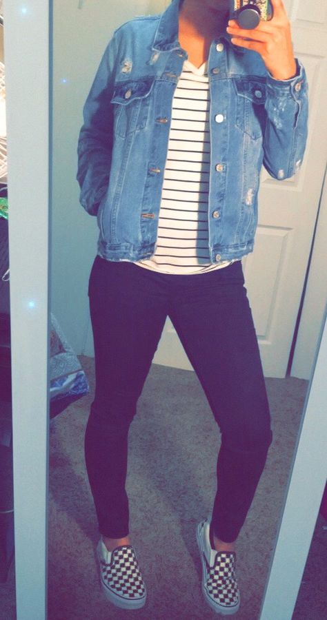 Jean jacket outfit, slip on checkered vans Vans Women Outfit, Hairstyles Bangs, Slip Ons Outfit, Checkered Vans Outfit, Black Vans Outfit, Vans Shoes Outfit, Comfy Jeans Outfit, Diy Outfits, Jacket Outfit