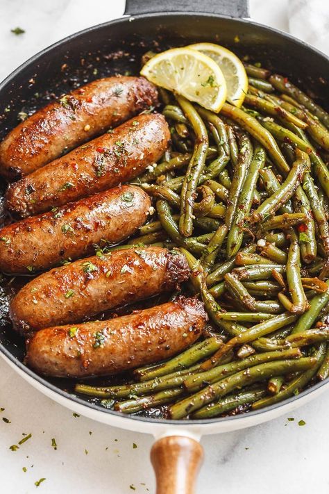 chili Lemon Green Beans, Sausage Dishes, Cooking Green Beans, One Pan Meals, Idee Pasto Sano, Chicken Sausage, Sausage Recipes, Sausages, Garlic Butter