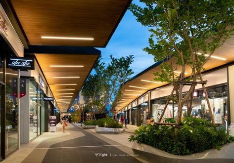 Siam Premium Outlets Bangkok – With Light Retail Mall Design, Plaza Facade Design, Siam Premium Outlet, Outlet Mall Design, Mall Facade Architecture, Retail Exterior, Mall Plaza, Mall Facade, Plaza Design