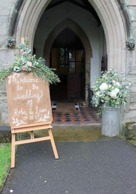 Church Wedding Decorations Aisle Entrance, Chapel Decorations, Wedding Church Flowers, Flowers Entrance, Wedding Flowers Church, Simple Church Wedding, Window Flowers, Church Entrance, Wedding Church Decor