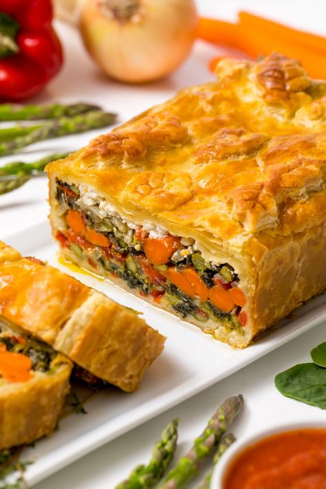 Vegetable Wellington, Vegetarian Main Dish, Spinach Puff Pastry, Thanksgiving Vegetables, Vegetarian Casserole, Thanksgiving Recipe, Vegetarian Main Dishes, Vegetarian Entrees, Cooked Carrots