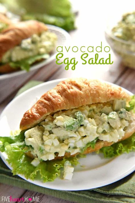 Egg Salad Avocado, Garden Salad Recipe, Toast Egg, Christmas Salad Recipes, Salad Avocado, Classic Egg Salad, Gourmet Salad, Egg Ideas, Avocado Egg Salad