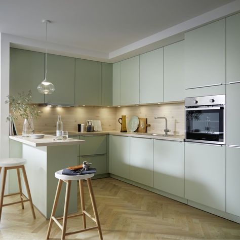 German Kitchens - Kitchen Designs - Markus Schmid Kitchens Scandinavian Interior Kitchen, Light Green Kitchen, Kitchen Design Showrooms, German Kitchens, Brooklyn Kitchen, Kitchen Cabinetry Design, Green Kitchen Designs, Kitchen Layout Plans, German Kitchen