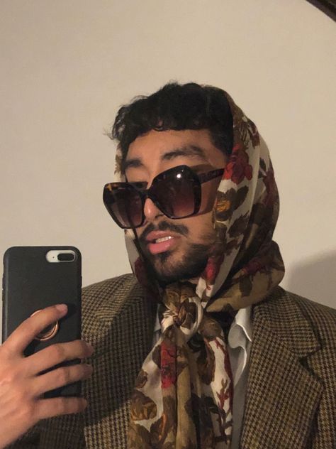 Head Scarf Men Aesthetic, Head Scarf Men Mens Fashion, Headscarf Styles Men, Scarf Men Aesthetic, Men In Head Scarfs, Mens Headscarf, Mens Head Scarf, Styling Headscarf, Head Scarf Styles Men