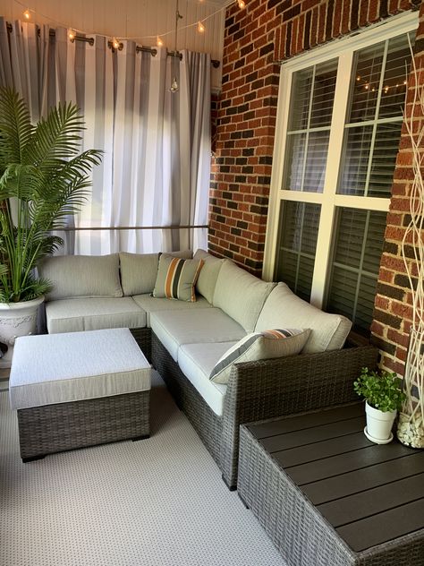 Enclosed Patio Furniture Ideas, Front Porch Sectional, Pool Patio Decor, Small Patio Ideas Townhouse, Lanai Ideas, Patio Ideas Townhouse, Enclosed Front Porches, Sunroom Decor, Picture Layout