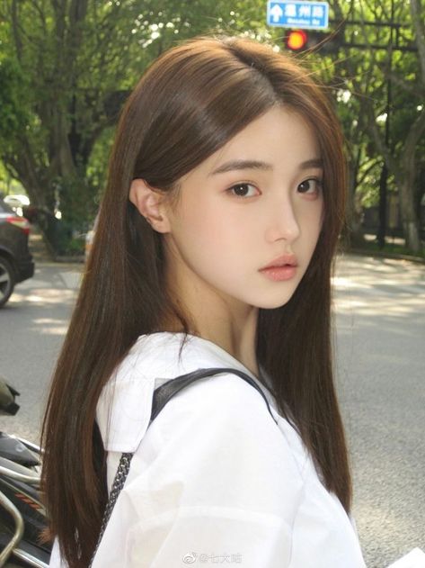 Asian Brown Hair, Brown Hair Korean, Golden Brown Hair Color, Pelo Cafe, Hair Color Asian, Golden Brown Hair, Girl With Brown Hair, Asian Hair, Dark Brown Hair