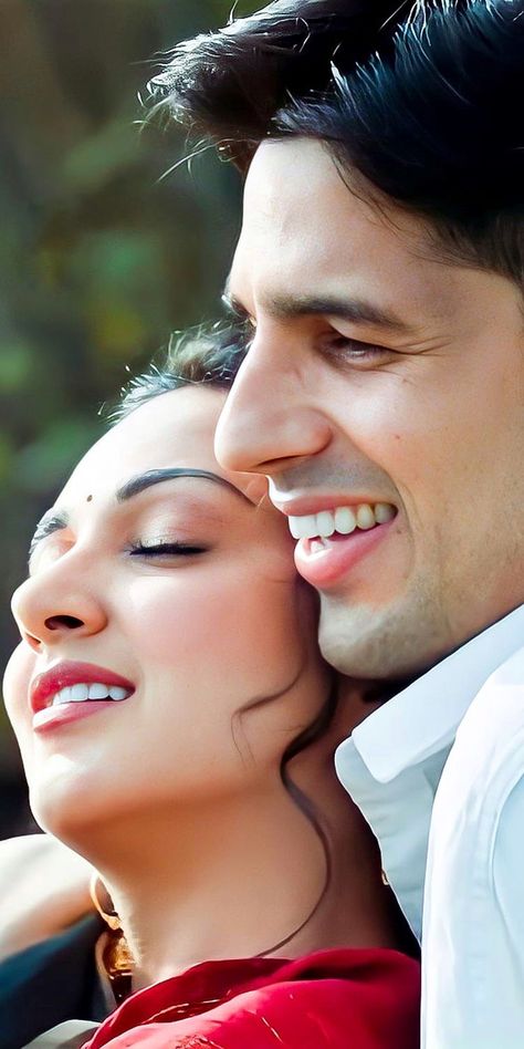 The reports speculating about Sidharth Malhotra and Kiara Advani's wedding are all over the media. Although the couple hasn't made their relationship official but their constant public PDAs and cute reactions to their dating and wedding reports in the media are more than sufficient to tell everyone what's cooking between this stunning couple. With their wedding reports revealing the venue of their D-day and other major details, the much-in-love couple's massive fanbase is on cloud nine at the mo Sid And Kiara, Sidharth Kiara, Kiara Advani Sidharth Malhotra, Kiara Advani And Sidharth Malhotra, Sidharth Malhotra, Cute Celebrity Couples, Bollywood Couples, Bollywood Music, Love Couple Photo