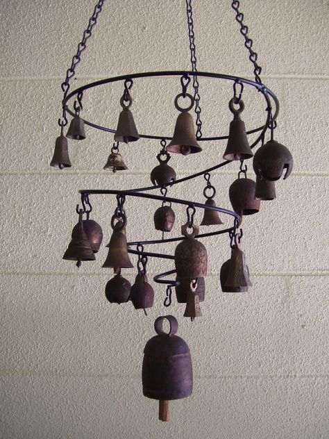 Collection of old bells made into a whimisical wind chime. Windchimes Diy With Bells, Wind Bell Diy, Bell Wind Chimes Diy, Cow Bell Decor, Bell Wind Chimes, Windchimes Diy, Wind Catcher, Diy Wind Chimes, Rain Chain