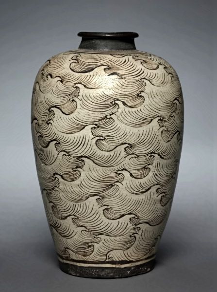 Wave vase China (Southern Song or Yuan Dynasty) Yuan Dynasty, Art Chinois, Ancient Pottery, Pottery Inspiration, Chinese Pottery, Chinese Vase, Cleveland Museum Of Art, Ceramic Ideas, Chinese Ceramics