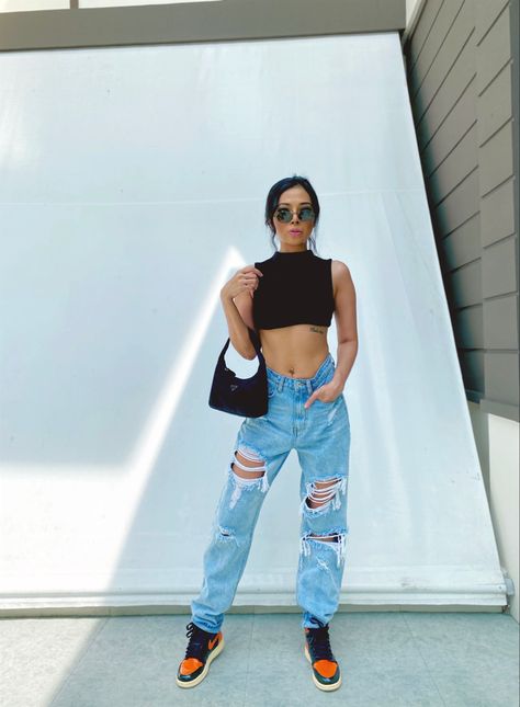 Women In Jordans Outfits Street Styles, Tokyo Jordan 1 Outfit, Heritage Jordan 1 Outfit, Outfit Con Le Jordan, Low Top Jordan 1 Outfit Women, Jordan 1 Outfit Women Skirt, Womens Jordan 1 Outfit, Air Jordan 1s Outfit Women, Women’s Jordan 1 Outfit