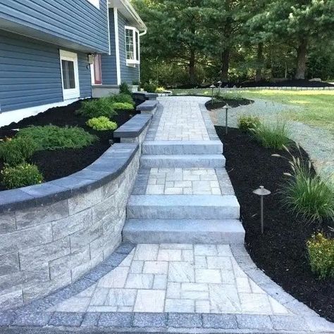 Front Walkway Landscaping, Front Yard Walkway, Backyard Walkway, Walkway Landscaping, Patio Pavers Design, Patio Steps, Pathway Landscaping, Walkway Ideas, Paver Walkway