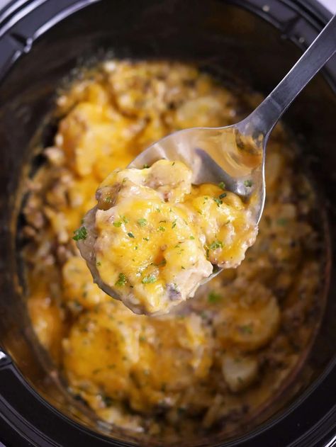 Cheesy Ground Beef and Potato Casserole (Slow cooker) Hobo Casserole Ground Beef Slow Cooker, Slow Cooker Hobo Casserole, Crockpot Cheesesteak Potato Casserole, Beef And Potato Casserole, Beef Potato Casserole, Casserole Slow Cooker, Sherry Recipes, Cheesy Ground Beef, Ground Chuck