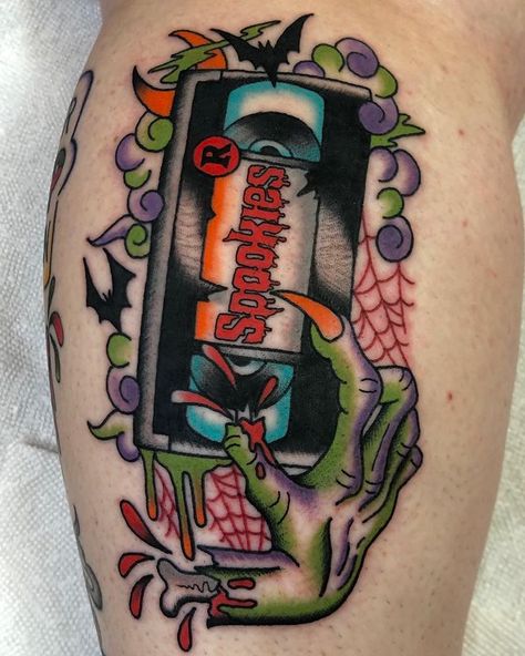 Tattoo of vhs and vhsishappiness in traditional Traditional Tattoo Halloween, Traditional Tattoo Inspiration, Monster Movie, Movie Tattoo, Movie Tattoos, Scary Tattoos, Alien Tattoo, Flash Tattoo Designs, Spooky Tattoos