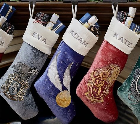 Handmade by SpecialdesignByKevin #christmasstocking #velvetstocking #etsygifts #madeinvirginia Harry Potter Weihnachten, Harry Potter Christmas Decorations, Stile Harry Potter, Harry Potter Christmas Tree, Hogwarts Christmas, Anniversaire Harry Potter, Theme Harry Potter, Harry Potter Christmas, Harry Potter Room