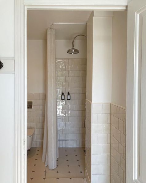 Bathroom With White Tile Floor, Gingham Tile Bathroom, Cle Tile Shower Wall, 60s Tiles Bathroom, Cielo Bathroom, 1960s Tile Bathroom, 40s Bathroom, 1960s White Tile Bathroom, Minimal Bathrooms