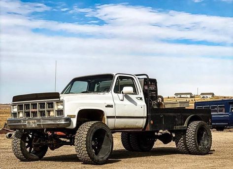 Squarebody Welding Rig, Square Body Flatbed, Flatbed Truck Ideas, Weld Rig, Custom Truck Flatbeds, Squarebody Truck, Custom Flatbed, Welding Trucks, Brush Truck