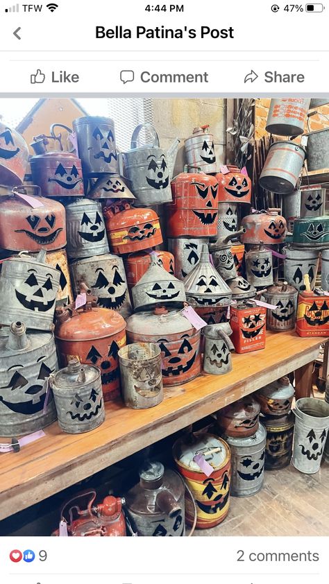 Gas Can Pumpkins, Primitive Fall Decor, Halloween Buckets, Halloween Cans, Outside Decorations, Gas Cans, Primitive Fall, Garden Art Diy, Milk Cans