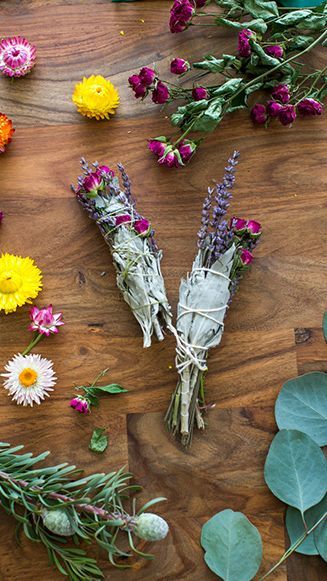 Fragrant Incense Magia Das Ervas, Deco Floral, Smudge Sticks, Kitchen Witch, Nature Crafts, Book Of Shadows, Macrame Plant Hanger, Plant Hanger, Dried Flowers