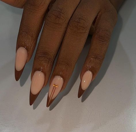 Different Nail Types, Corporate Baddie Nails, Nude French Tip Almond Nails, Curved Almond Nails, Earthy Nails Designs Almond, Neutral Nails Acrylic Almond, Nail Design Black Women, Acrylic Nails Almond Fall, Gold Nails Black Women