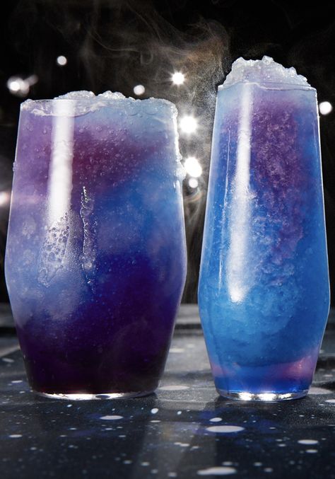 Fun DIY space-themed cocktail | More recipes on www.blog.HelloFresh.com Galaxy Theme Party Favors, Horoscope Party Games, Celestial Wedding Cocktails, Space Themed Recipes, Galaxy Themed Cocktails, Space Themed Party Punch, Space Cocktails Drinks, Intergalactic Party Theme, Galaxy Themed Drinks