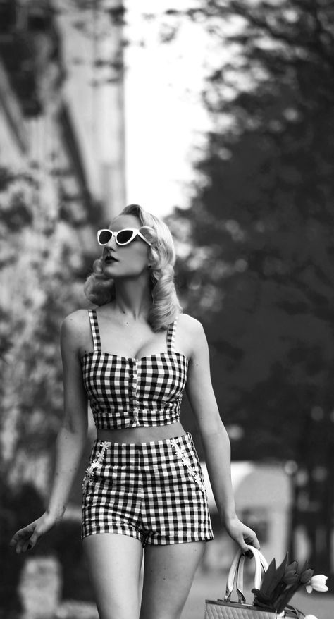 Summer 50s Outfits, 1950s Beach Fashion, 1950s Summer Outfits, 50s Fashion For Women Casual, 50s Summer Aesthetic, 50s Aesthetic Fashion Women, 70s Beach Fashion, 50s Fashion Aesthetic, 50s Summer Fashion