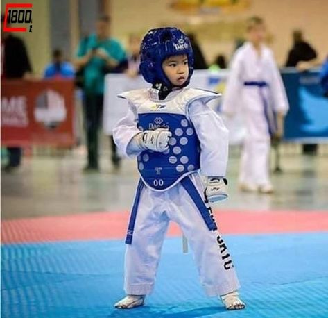 Tkd Girl, Taekwondo Kids, Tkd Taekwondo, Kids Mma, Aaliyah Style, Martial Arts Kids, Tae Kwon Do, Cyberpunk Clothes, Hapkido