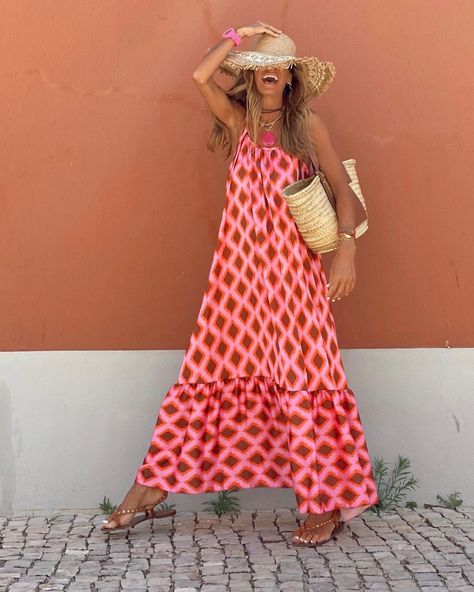 M A R I B E L 🧡 (@mdfhima) • Instagram photos and videos Geometric Print Pattern, Georgia Dress, Formal Cocktail Dress, Dress Stores Online, Pink Maxi Dress, Formal Looks, Fashion Seasons, Printed Midi Dress, Unique Dresses