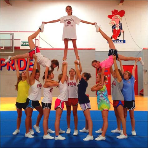 You go girls! JV!! HCS ladies...does this look familiar?? Peewee Cheer, Cheer Pyramids, Youth Cheerleading, Cool Cheer Stunts, Cheerleading Stunts, Cheerleading Pyramids, Cheerleading Workouts, Cheer Dance Routines, Cheer Team Pictures