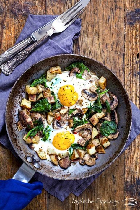 Breakfast Skillet - Eggs, Spinach and Mushrooms - Easy Breakfast Skillet, Breakfast Ideas With Eggs, Ideas With Eggs, Mushroom Breakfast, Eggs And Mushrooms, Egg Skillet, Spinach Bake, Healty Dinner, Breakfast Skillet