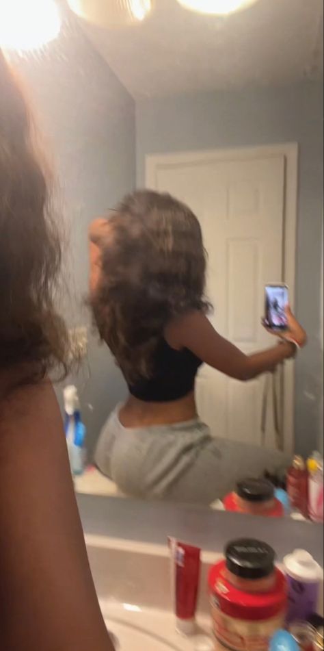 Mirror Selfie Body Poses No Face, Bathroom Pic Ideas Instagram, Arch Mirror Pic, Back Arching Pose Snap, Arch Pics Light Skin, Arch Pic Mirror Selfie, Fake Insta Pics Faceless, Sitting On Sink Mirror Selfie, Catfish Mirror Pics