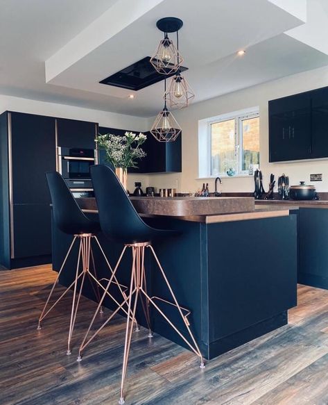 #kitchen #ideas #black #rosegold #colour #love Bold Backsplash, Open Kitchen Cabinet, Kitchen Quartz, Small Kitchen Island Ideas, Island Farmhouse, Contemporary Style Kitchen, Rose Gold Kitchen, Waterfall Island, Modern Home Interior