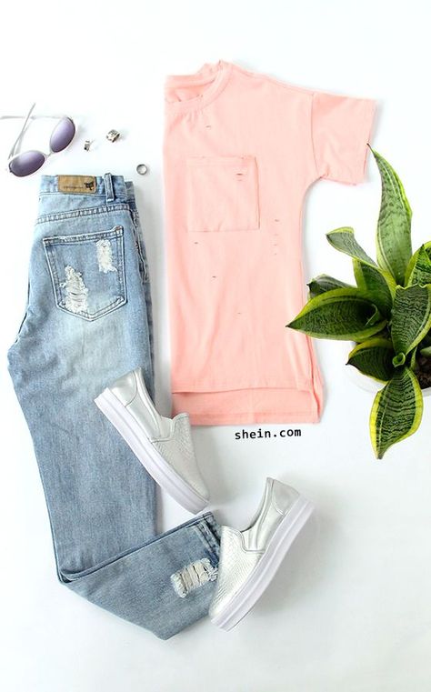 Lovely summer look-Pink Front Pocket Dip Hem T-shirt Outfit. Hem Tshirt, Pink Shirt Outfit, T Shirt Outfit, White Vans, Tshirt Outfits, Love Shirt, Pink Shirt, Fashion Mode, Teen Fashion Outfits