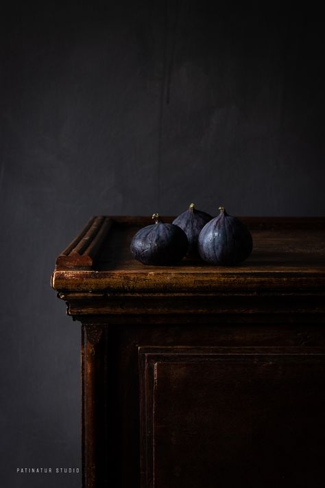 Dark and moody food still life photo with figs. Inspired by Dutch Golden Age painter Adriaen Coorte. Photo by Trine Mandal Mortensen. ** Have a project? Let's collaborate > http://patinaturstudio.dk/contact/ ** #figs#foodstilllife #bodegon #stilllife #darkandmoody #foodphotography #oldmasters #dutchgoldenage #adriaencoorte #rembrandt #vermeer #caravaggio #chiaroscuro #fineartphotography Low Key Photo, Low Key Photography, Food Still Life, Moody Food Photography, Dutch Still Life, Dutch Golden Age, Moody Photography, Dark And Moody, Still Lifes