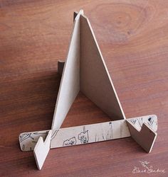 DIY Cardboard Bookstand (Someday Crafts) | Diy cardboard, Crafts ... Diy Book Holder, Diy Book Stand, Diy Phone Stand, Diy Karton, Carton Diy, Diy Buch, 달력 디자인, Book Stand, Diy Cans