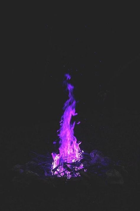 Tapeta Harry Potter, Violet Aesthetic, Purple Vibe, Yennefer Of Vengerberg, Lavender Aesthetic, Dark Purple Aesthetic, Purple Fire, Purple Themes, Purple Wallpaper Iphone