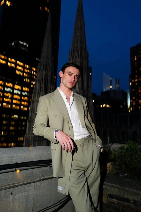 Tomas Doherty, Academia Men, Tom Doherty, Harry Hook, The Knick, Kermit Funny, Thomas Doherty, Drew Mcintyre, Dark Brown Eyes