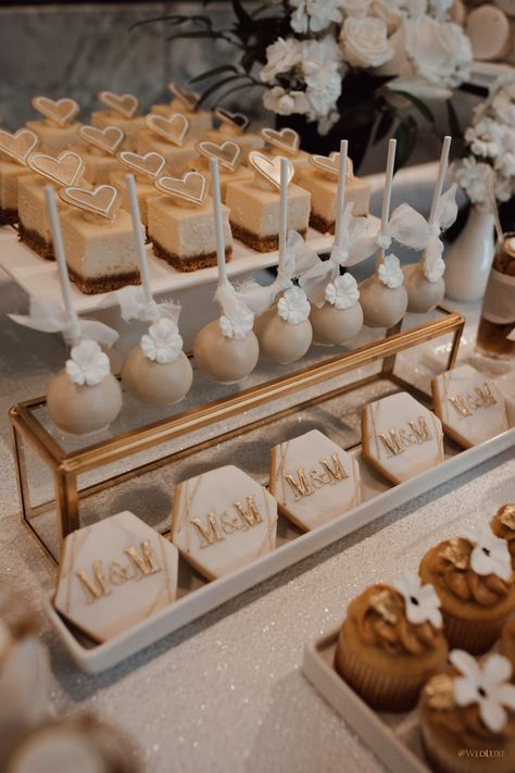 Timeless White Wedding, Wedding Dessert Table Decor, Sweet Table Wedding, Desserts Table, Christmas Dessert Table, Candy Bar Wedding, Table Buffet, Dessert Table Decor, Shower Desserts