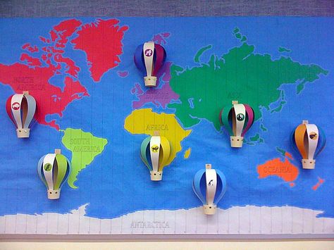 bulletin board idea - beginning of year Esl Classroom Decor, World Bulletin Board, History Bulletin Boards, Reading Display, Around The World Theme, Reading Bulletin Boards, Bulletin Board Design, Preschool Bulletin, Career Center