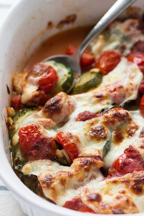 So easy to make and so delicious, this quick Zucchini, Tomatoes And Mozzarella Bake will become your favorite vegetable side dish this summer. It will take you only 10 minutes to put it together and oven will do the rest of the job. You'll love the flavor of this vegetarian and clean Italian recipe. Make this for lunch, weeknight dinner or holidays. Recipe is low carb and keto friendly. Tastes great hot or cold. #lavenderandmacarons #dinner #Europeanfood #sides #tomatoes Zucchini Tomato Mozzarella, Italian Sides, Zucchini Tomato Casserole, Mozzarella Cheese Recipe, Recipes With Mozzarella Cheese, Mozzarella Recipe, Tomato And Mozzarella, Zucchini Tomato, Baked Zucchini