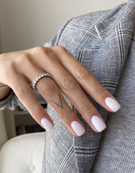 Nails With Rhinestones, March Nails, Milky Nails, Nagellack Trends, Minimal Nails, Casual Nails, Makijaż Smokey Eye, Short Nail, Nails Spring