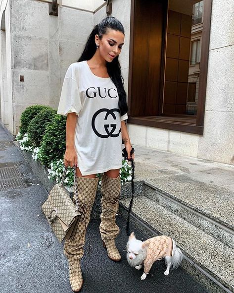 Gucci Tshirt Outfit Women, Gucci Tshirt, Gucci Outfit, Ysl Belt, Instagram Russia, Tshirt Outfit, Best Designer Bags, Monogram T Shirts, Fashion Buyer