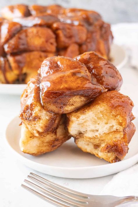 The BEST Cinnamon Pull Apart - Easy, Saucy, Delicious Southern Snacks, Pull Apart Cinnamon Bread, Easy Hot Cross Buns Recipe, Easy Hot Cross Buns, Cinnamon Knots, Hot Cross Buns Recipe Easy, Easy Sticky Buns, Cinnamon Pull Apart, Cinnamon Pull Apart Bread