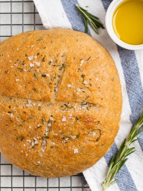 Rosemary Olive Oil Bread {Easy Homemade Bread} – WellPlated.com Rosemary Bread Machine Recipe, Rosemary Bread Recipe, Bread Recipe Bread Machine, Rosemary Olive Oil Bread, Recipe Bread Machine, Easy Homemade Bread, Greek Olive Oil, Rosemary Olive Oil, Olive Oil Bread