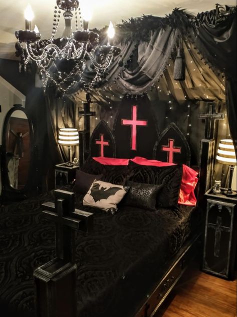 Goth Aesthetic Room Ideas, Gothic Room Aesthetic Bedroom, Vampire Gothic Bedroom, Draculaura Bedroom Aesthetic, Vampire Inspired Room, Goth Room Ideas Aesthetic, Goth Themed Bedroom, Goth Style Bedroom, Goth Interior Design Bedroom