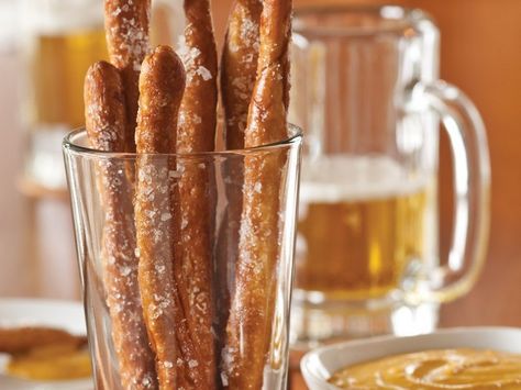 Hard Pretzels Recipe, Hard Pretzels, Classic Snacks, Baked Pretzels, Homemade Pretzels, Pretzels Recipe, Pretzel Rods, Pretzel Sticks, Serious Eats