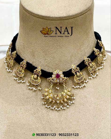 Naj Jewellery, Lightweight Jewellery, Checks Saree, Beautiful Gold Necklaces, Stone Jewellery, Light Weight Jewelry, Beaded Jewelry Designs, India Jewelry, Blouse Work