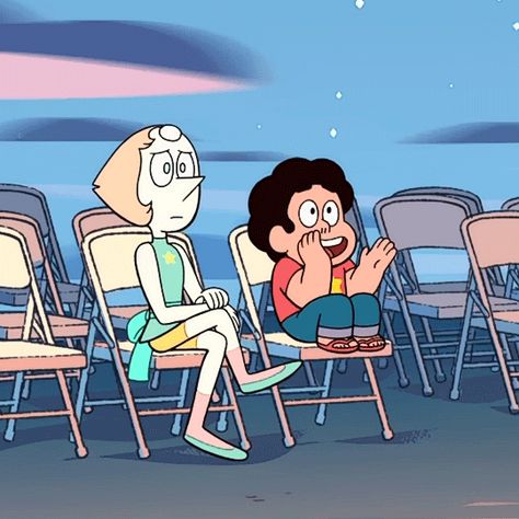 When you introduce your best friend to the shows you like Steven Universe White Pearl, Steven Universe All Pearls, Pearl And Pink Diamond Steven Universe, Steven Universe Gif, White Diamond Steven Universe Gif, Coraline And Wybie, Rainbow Quartz Steven Universe 2.0, Steven Uni, Pearl Steven Universe