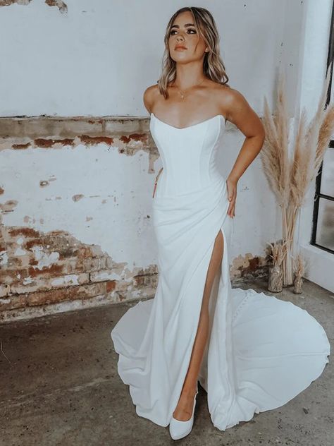 Split Wedding Dress, Australian Wedding Dresses, Wedding Dresses Australia, Estilo Cholo, Court Train Wedding Dress, Beach Vintage, Curvy Bride, Wedding Dress Train, Classy Wedding